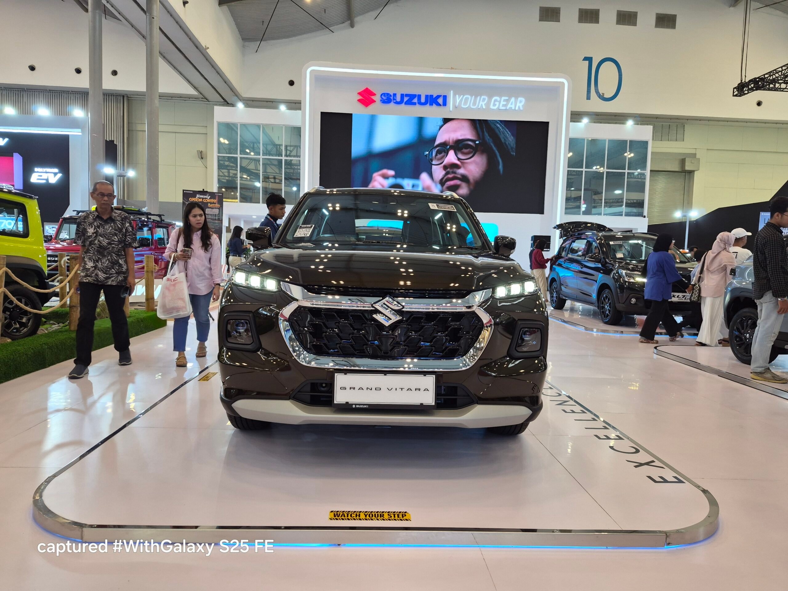 SUV Hybrid Suzuki