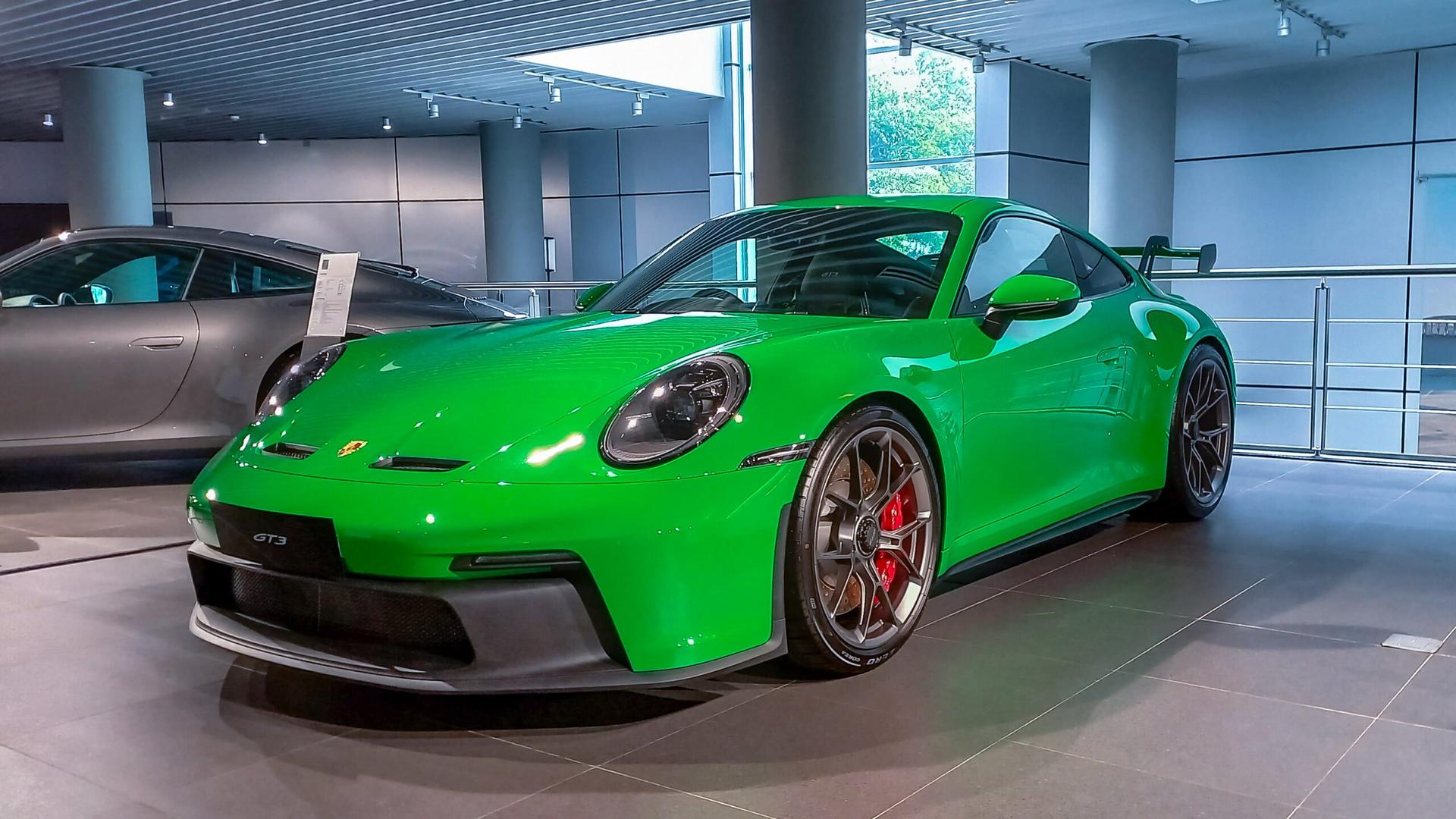 Mandiri Utama Finance Porsche