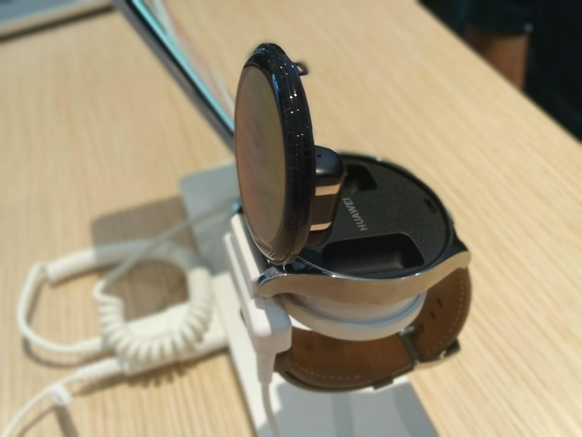 Huawei Watch Buds (FOTO: Marketeers/Bernad)