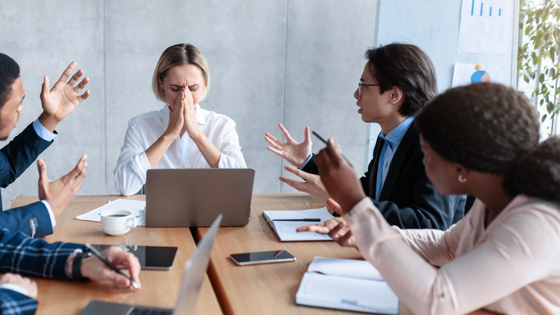 Perbedaan Pendapat Tim