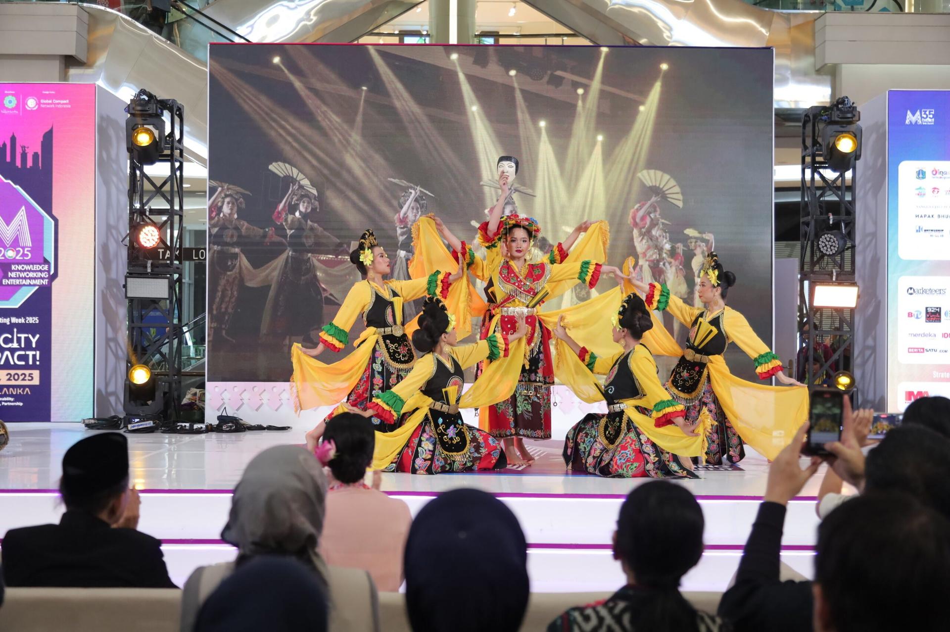 Teater Abang None Kembali Hadir di Jakarta Marketing Week, Angkat Kolaborasi Lintas Generasi