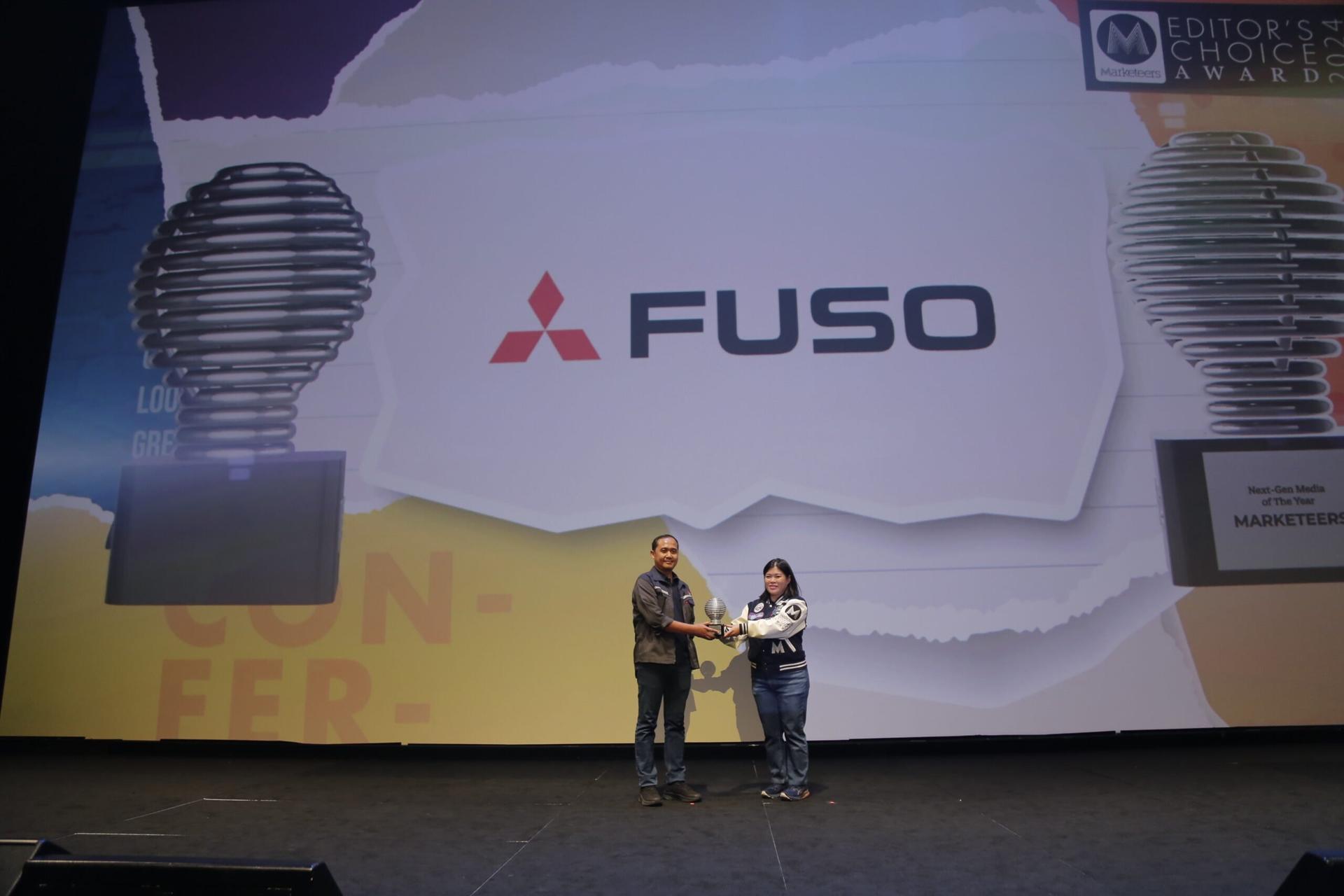 Jadi Pionir Truk Listrik di Indonesia, PT. Krama Yudha Tiga Berlian Motors Diganjar Penghargaan MECA 2024