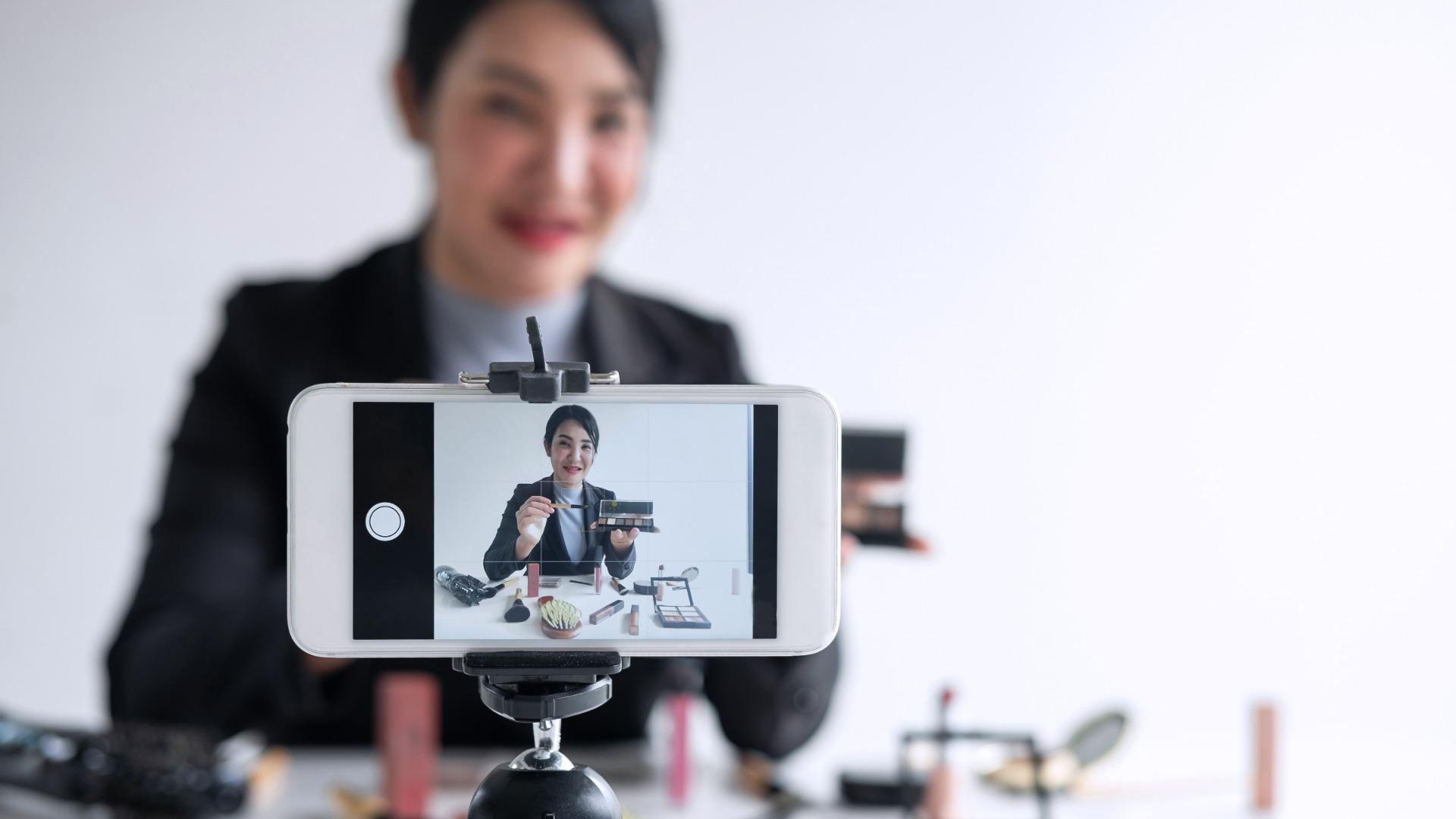 Menggunakan Influencer