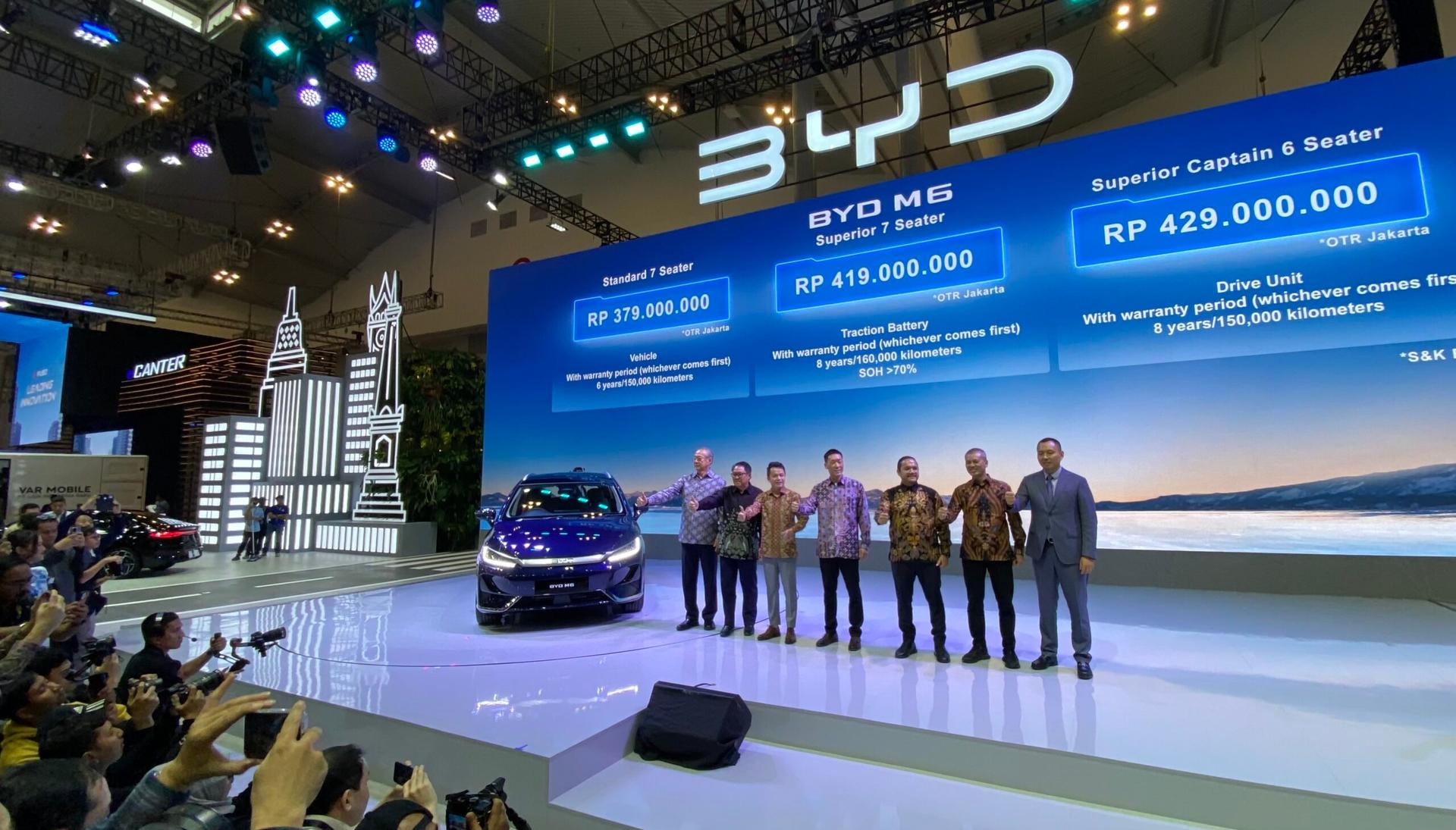 BYD m6