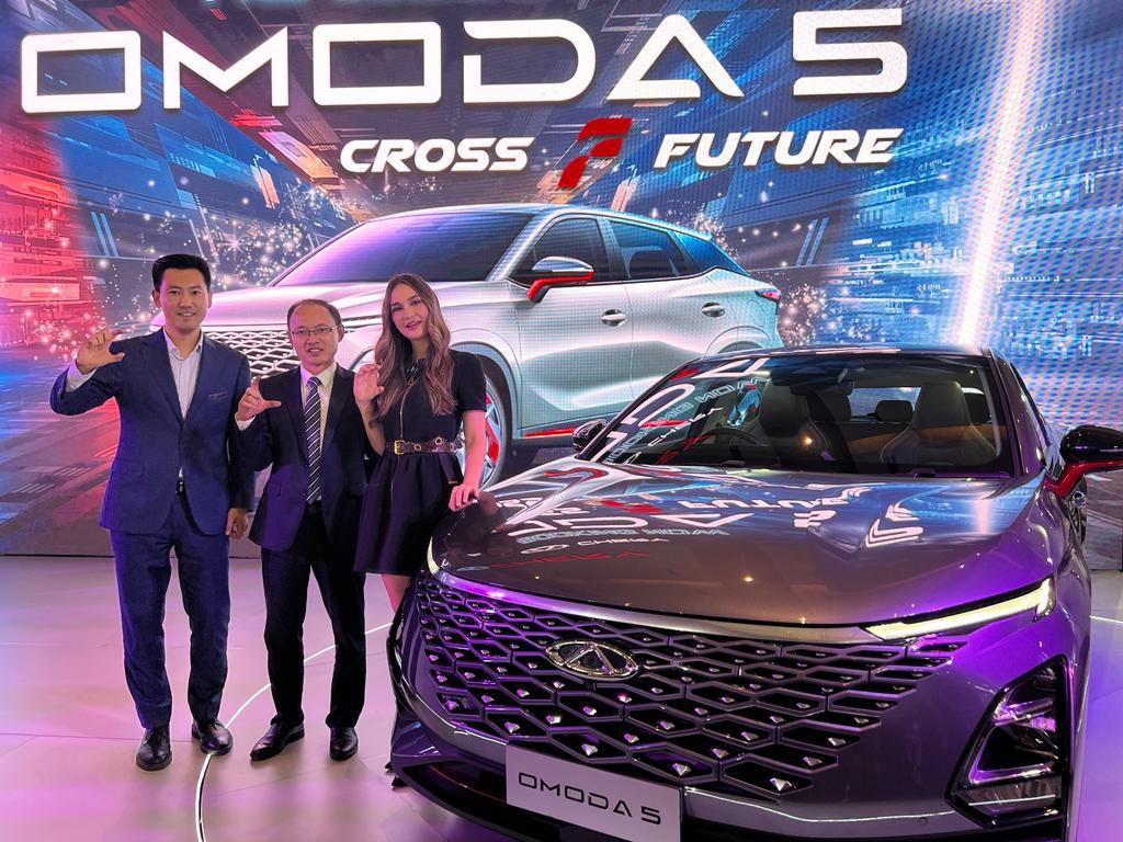 Mobil Omoda 5 Luna Maya