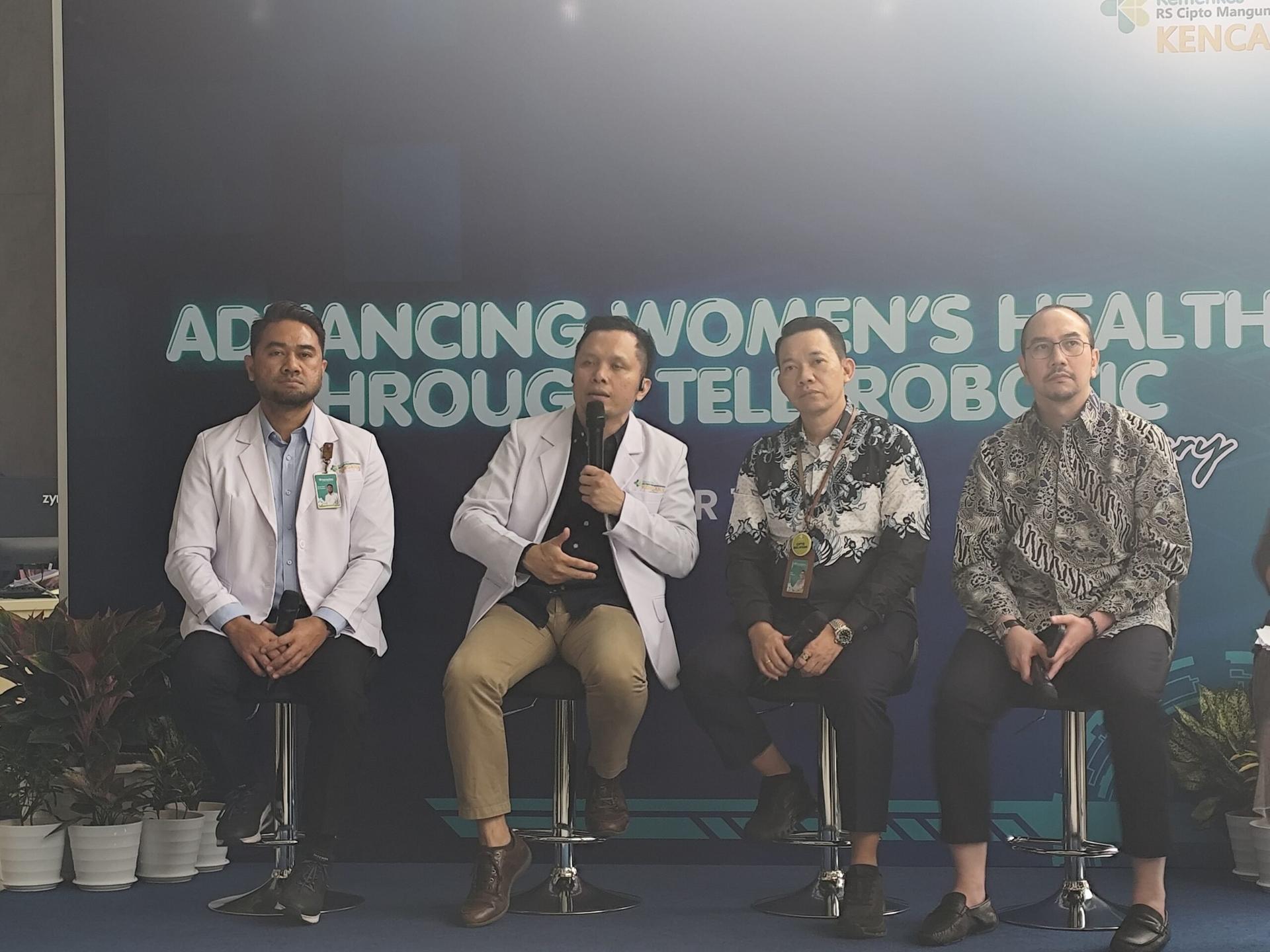 RSCM Sukses Lakukan Tele-Robotic Surgery Ginekologi Jarak Jauh Pertama di Indonesia