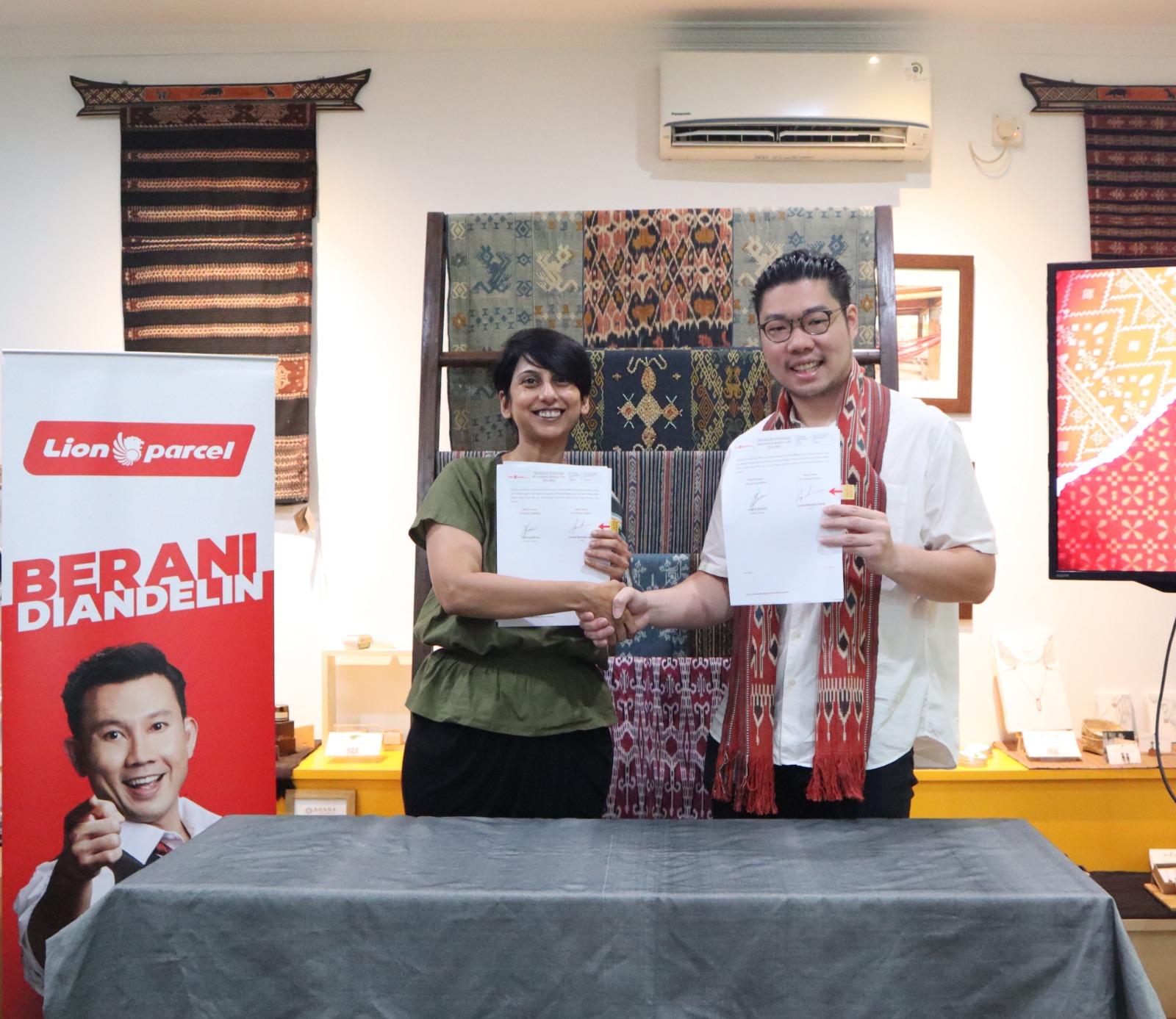 TORAJAMELO Lion Parcel