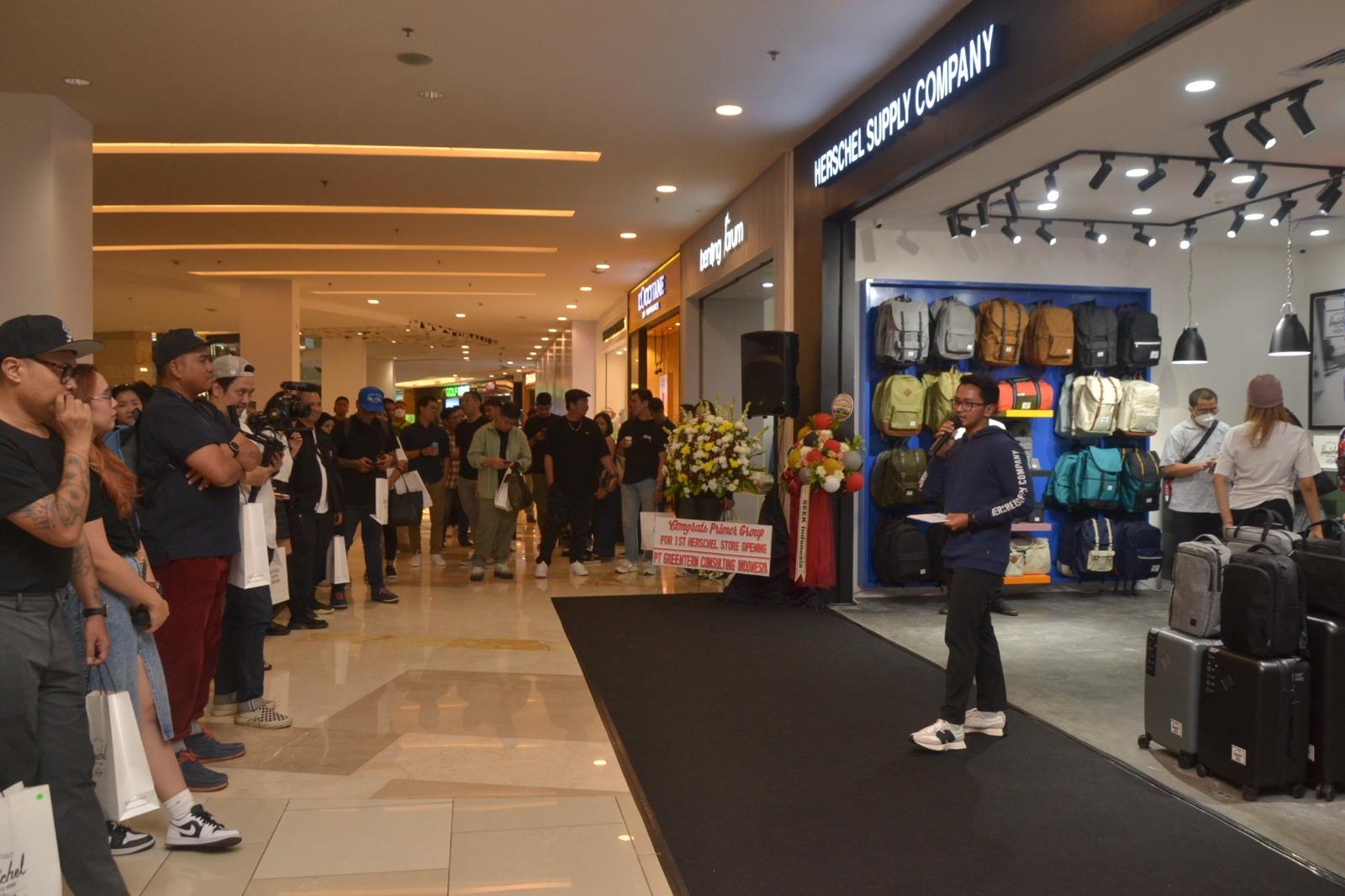 Toko Tas Herschel di Jakarta