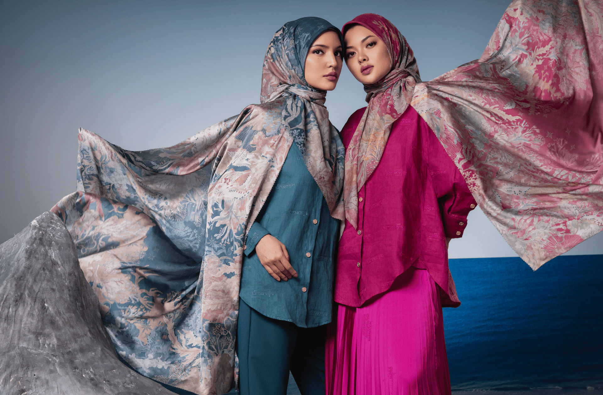 Buttonscarves Tropical Paradise