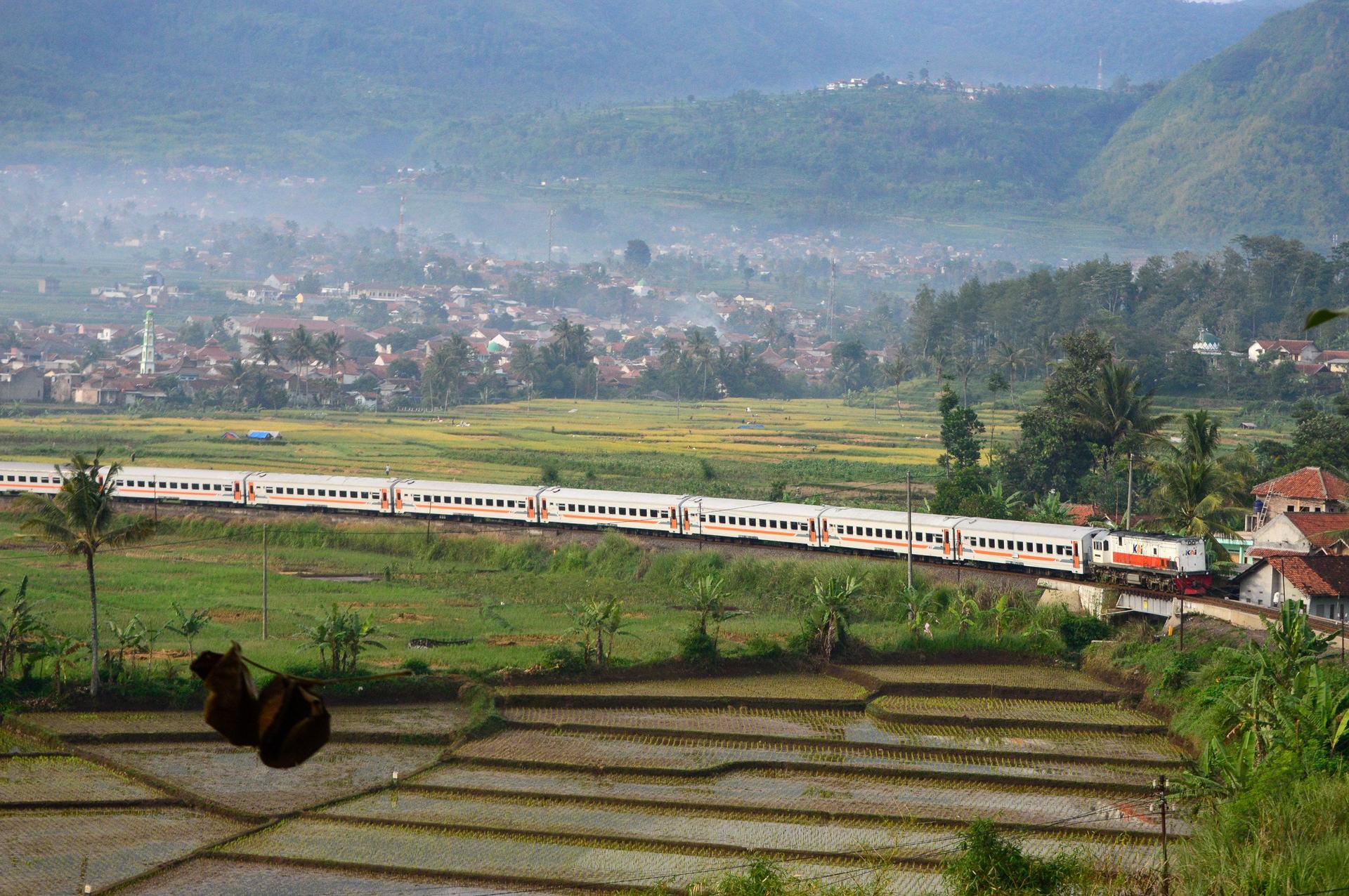 5 Alasan Kereta Api Bisa Jadi Pilihan untuk Liburan Akhir Tahun ke Luar Kota