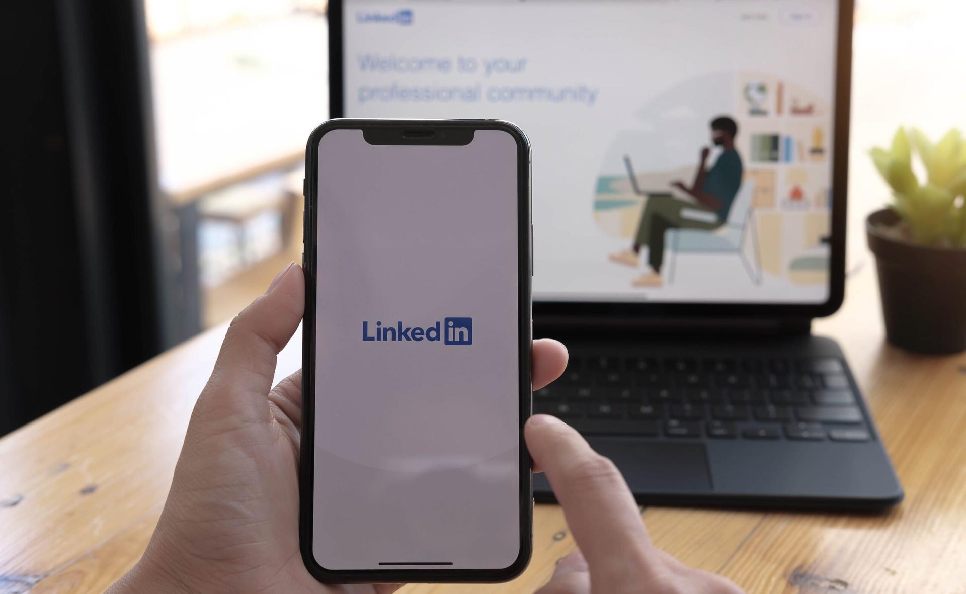 kartu nama digital linkedin