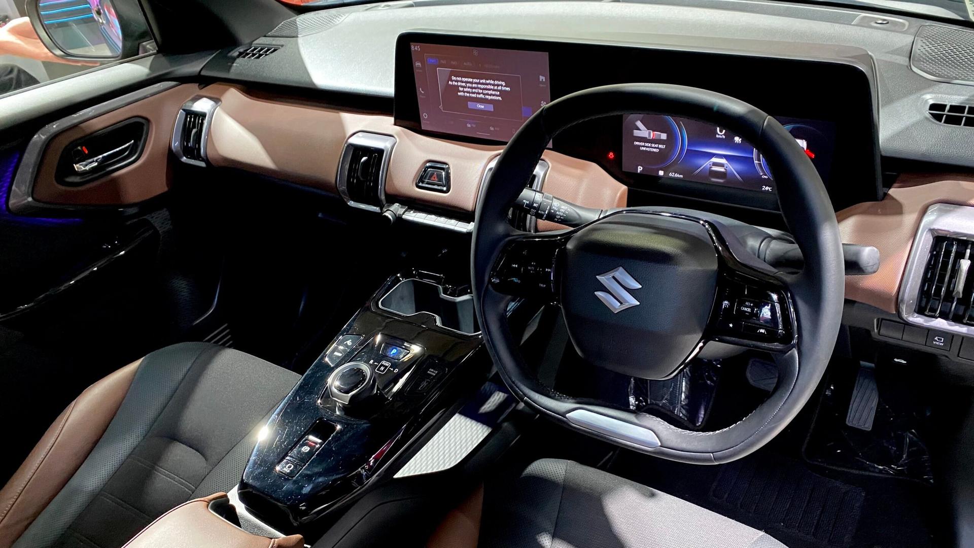 interior premium bergaya SUV petualang