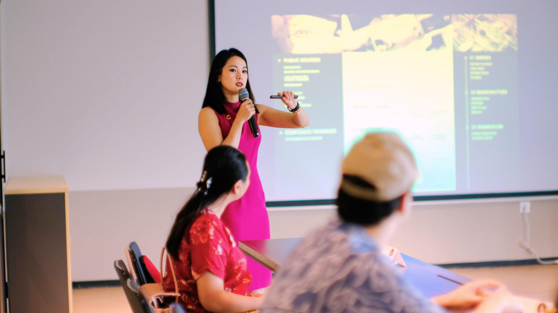 International Brand Consultant adalah