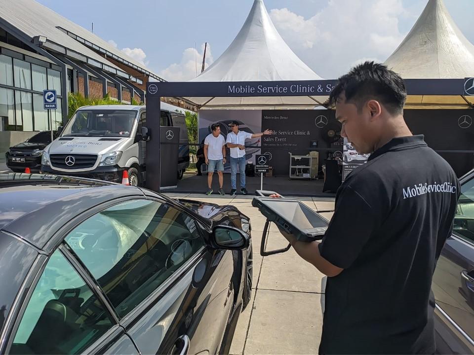 Mercedes-Benz Mobile Service Clinic