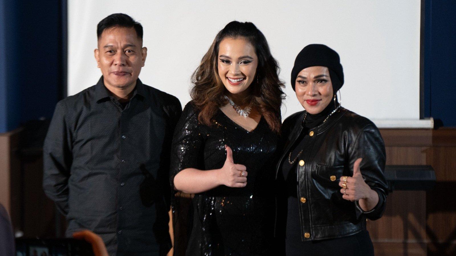 Decitra Debut Single