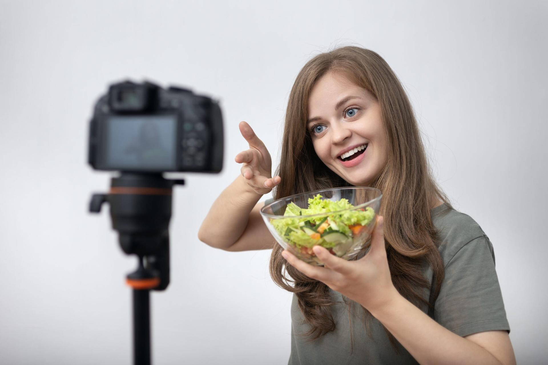 food vlogger