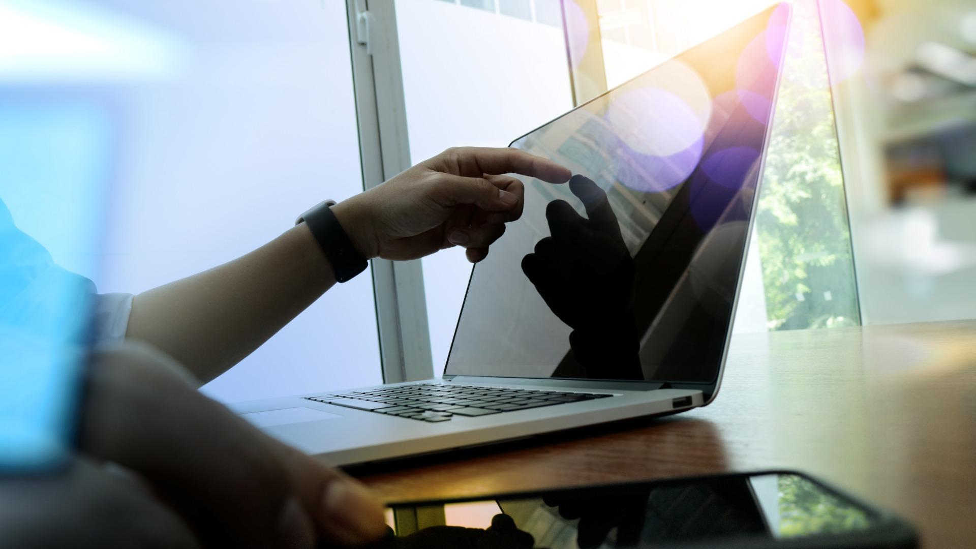 5 Rekomendasi Laptop dengan Layar Touchscreen 2023