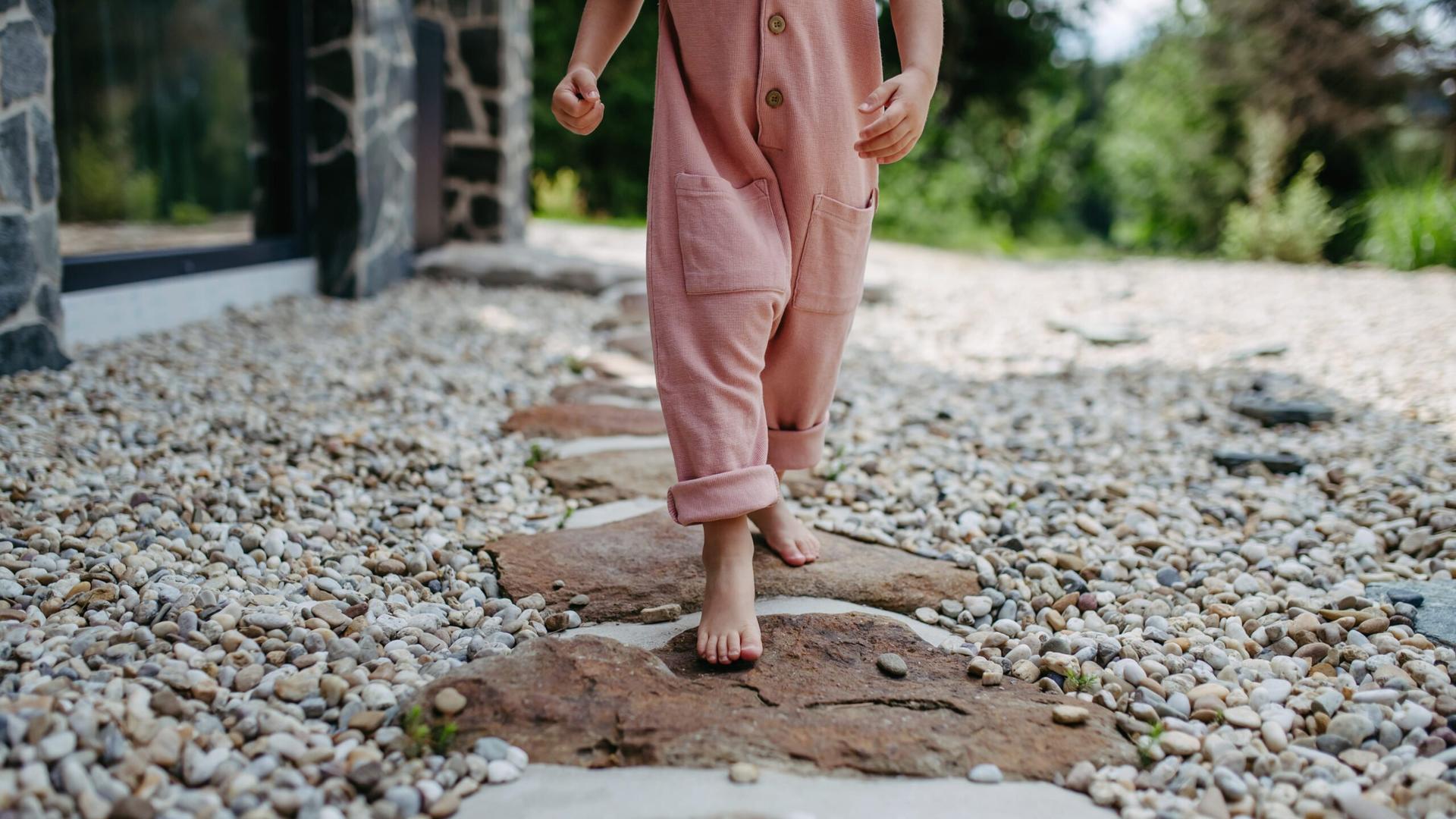 Jalan Tanpa Alas Kaki