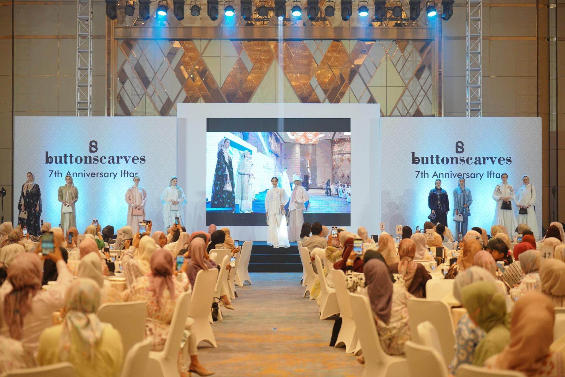 koleksi buttonscarves