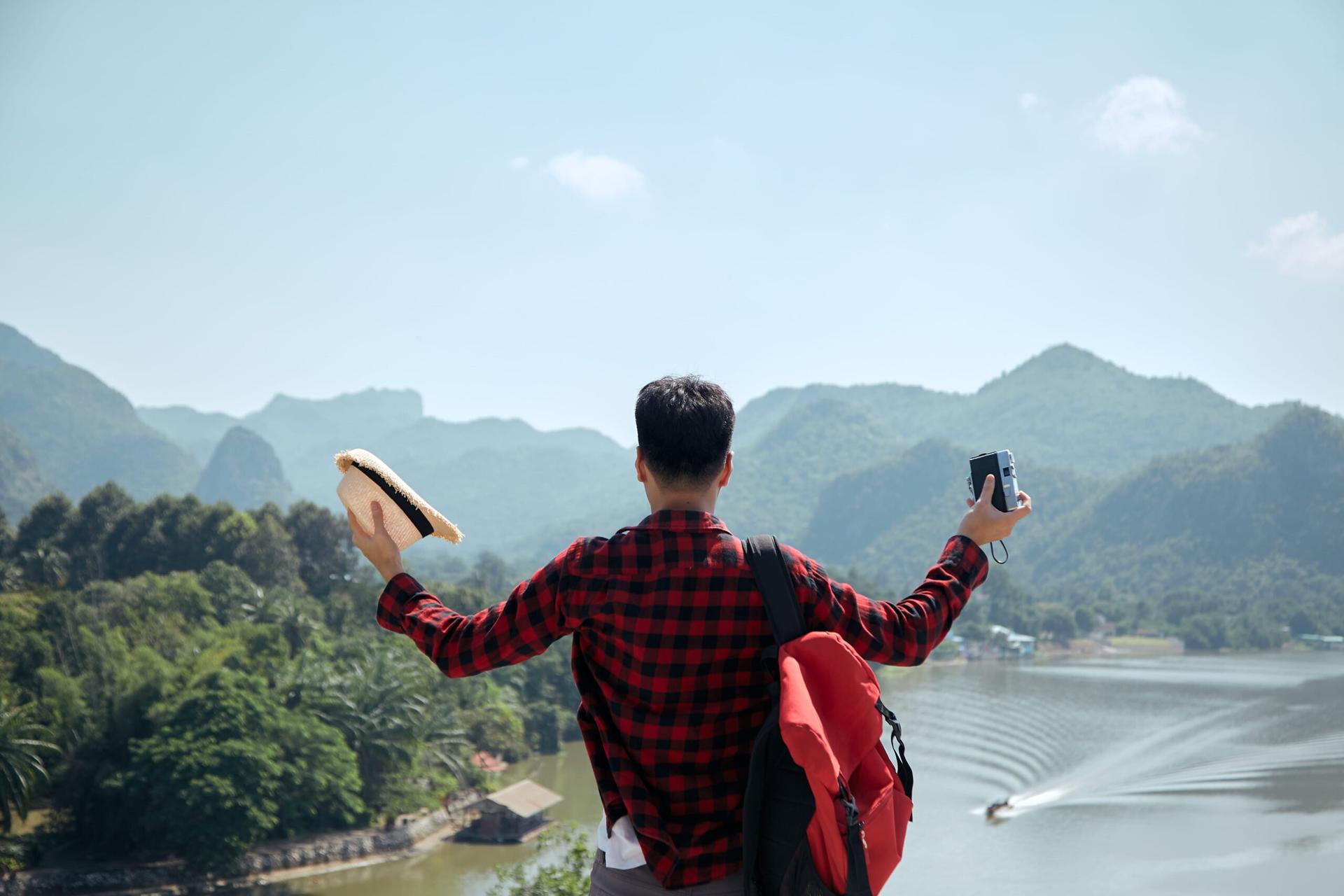 menikmati solo traveling