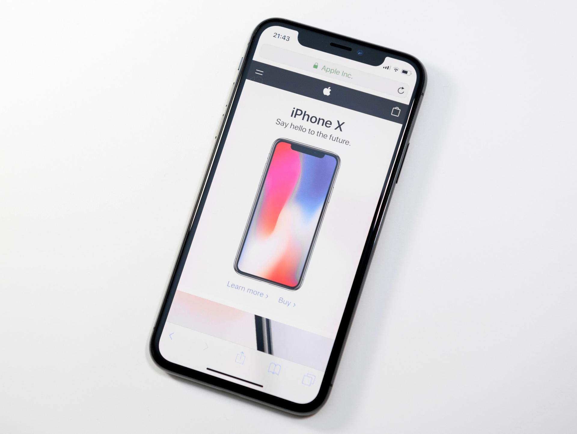 Ikuti iPhone X, Apple Bakal Skip iPhone 19?