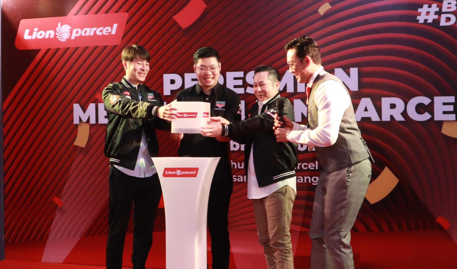 mega hub lion parcel