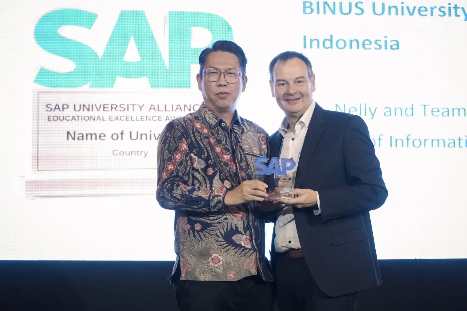 BINUS Perkuat Strategi Link and Match dengan Industri, Raih Tiga Penghargaan dari SAP