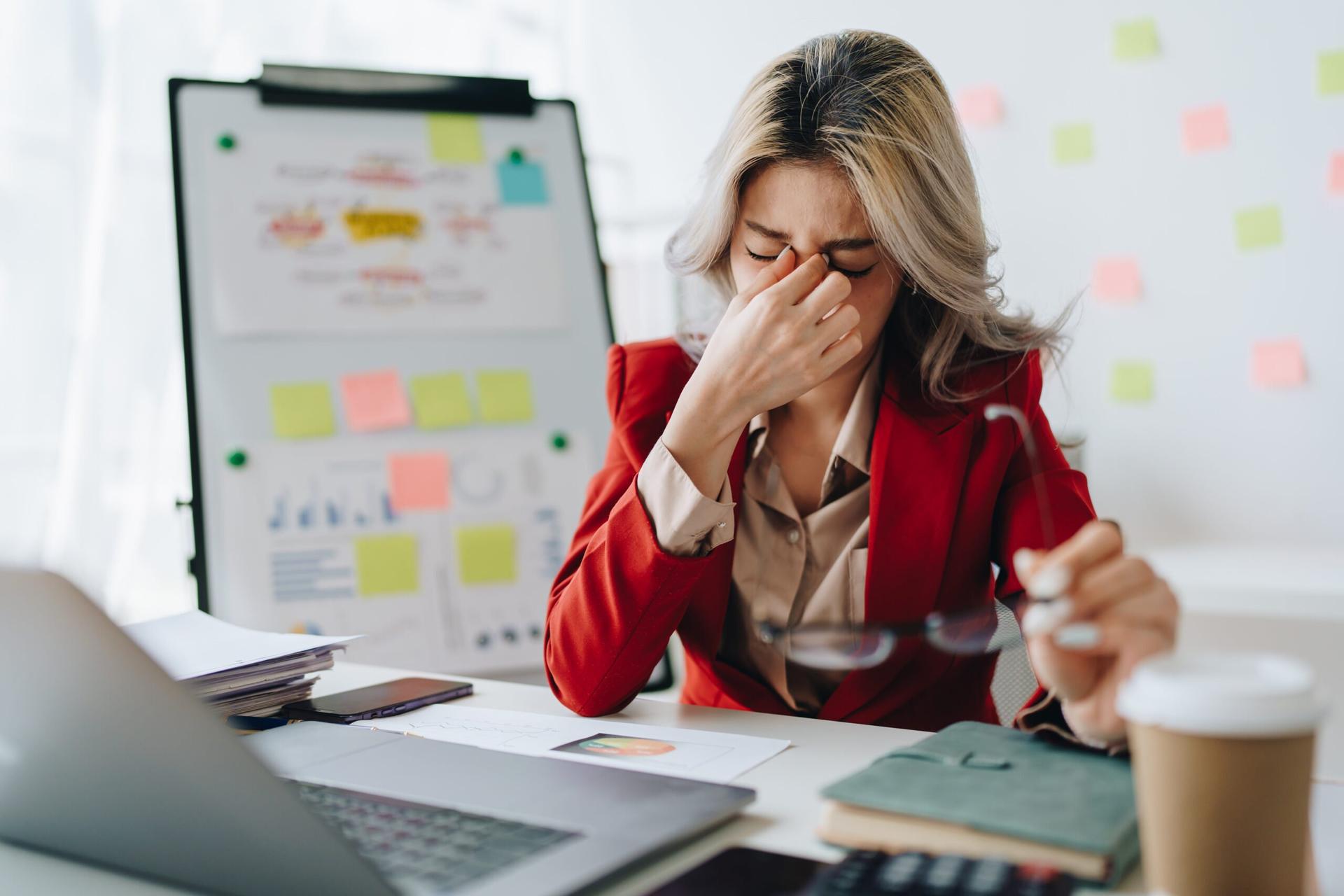 menangis di tempat kerja