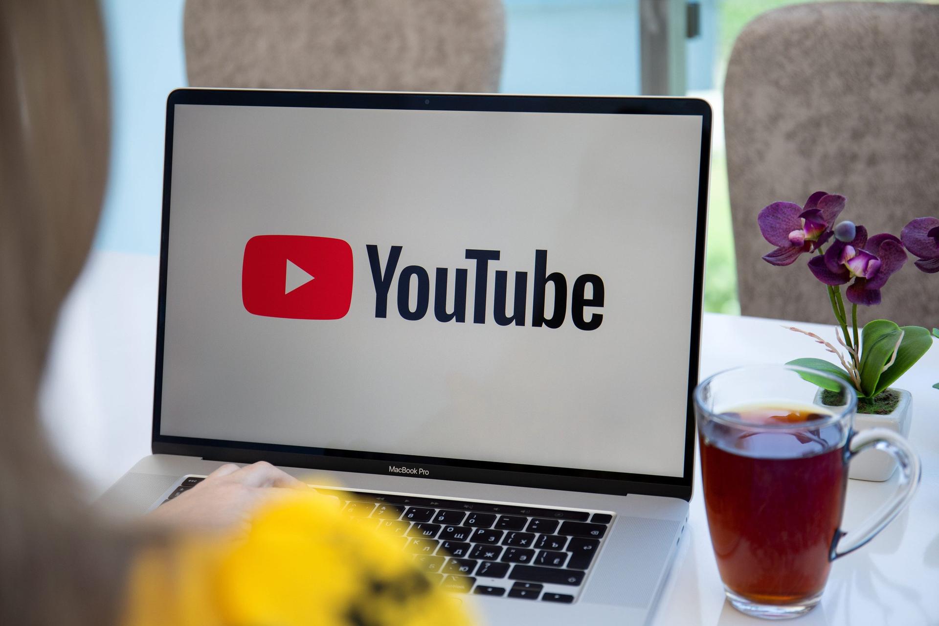 YouTube Uji Fitur Baru, Minta Penonton Nilai Video yang Terindikasi AI Slop
