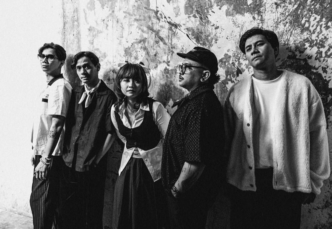 stereowall terjebak imajinasi