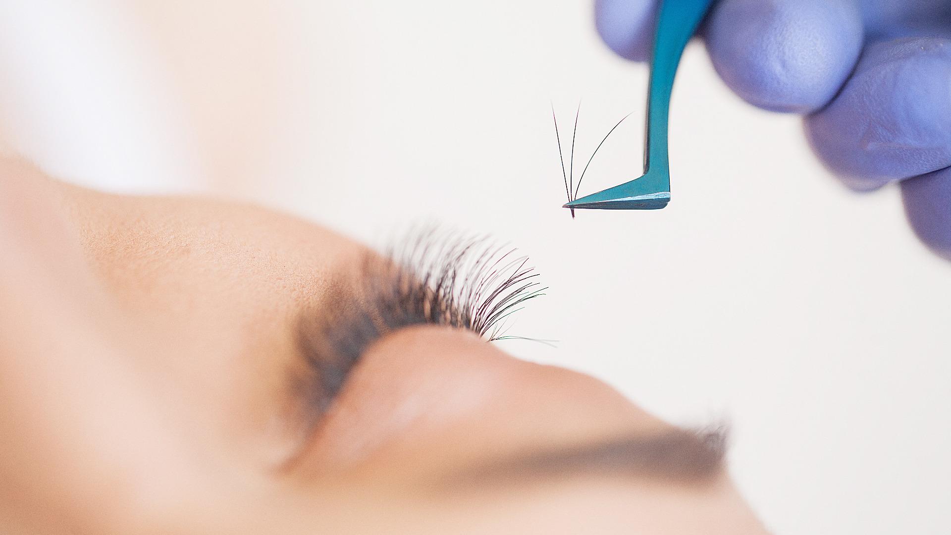 eyelash extension