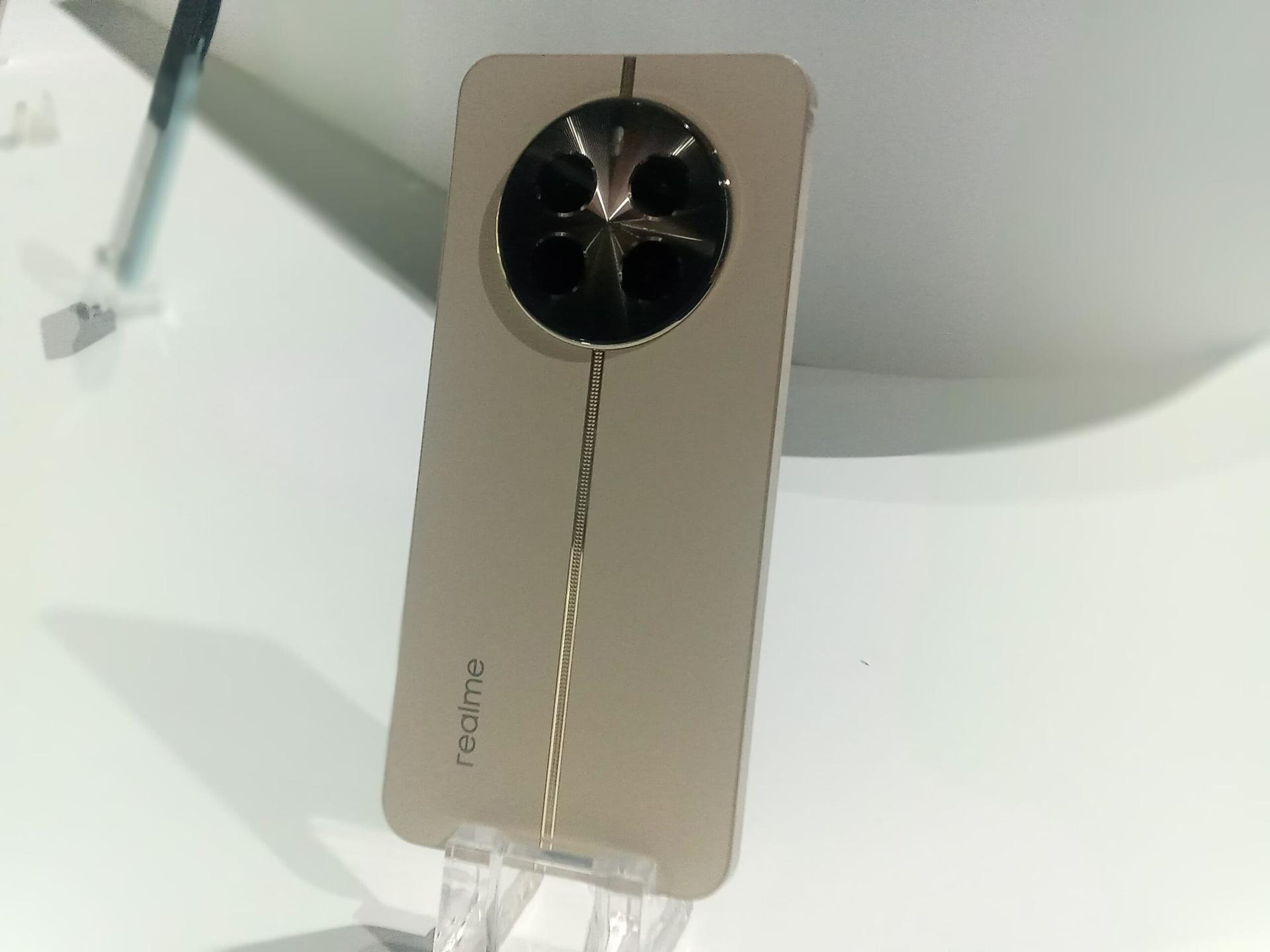 Rilis Pertama di Indonesia, realme Pamerkan 12+ 5G