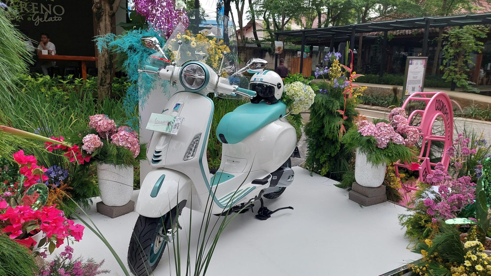 vespa flower day