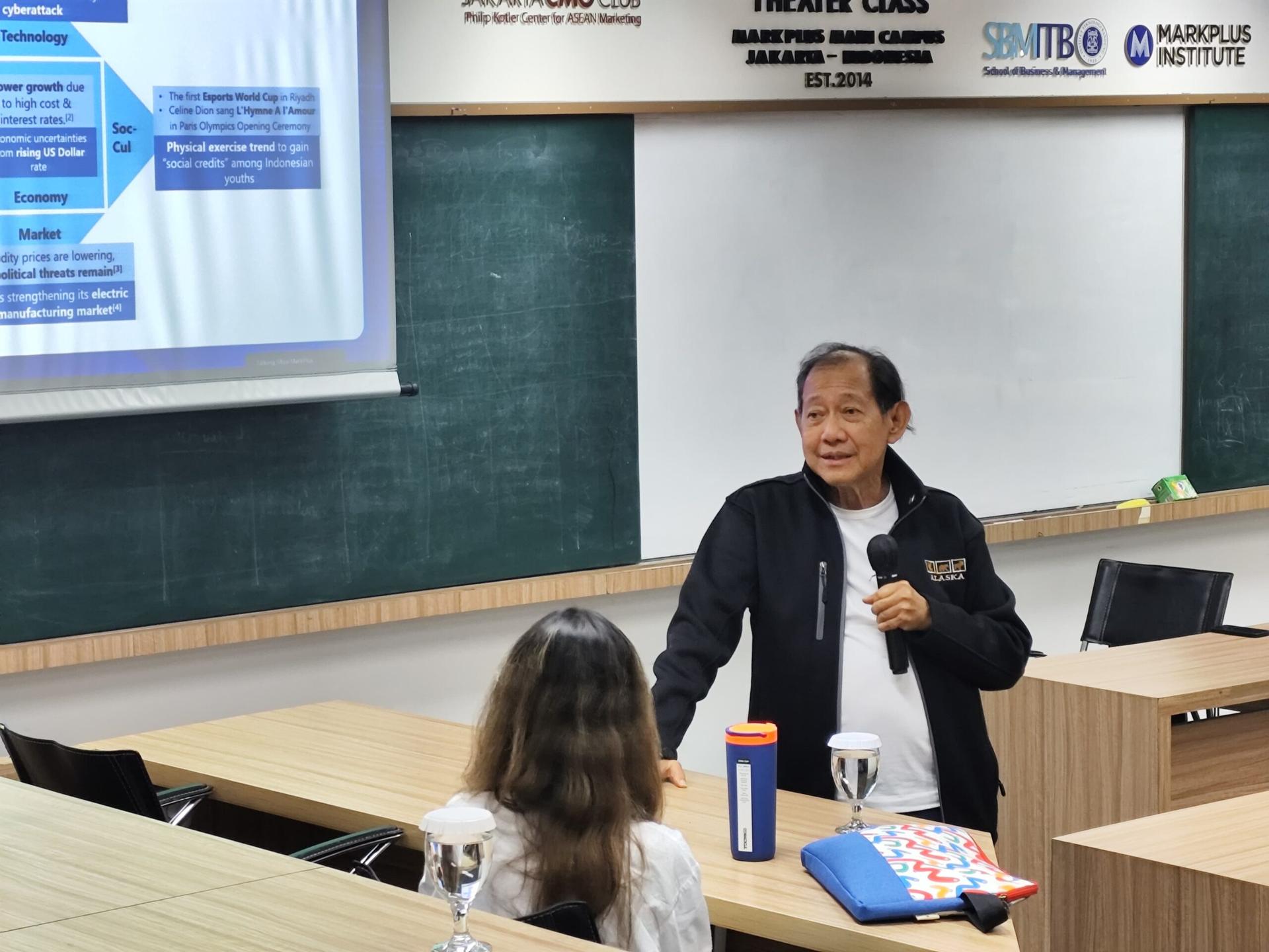 Hermawan Kartajaya: Bisnis Harus Adaptif, AI Bukan Jawaban Segalanya