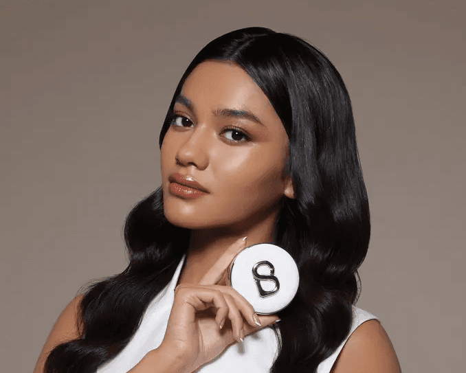 Buttonscarves beauty cushion