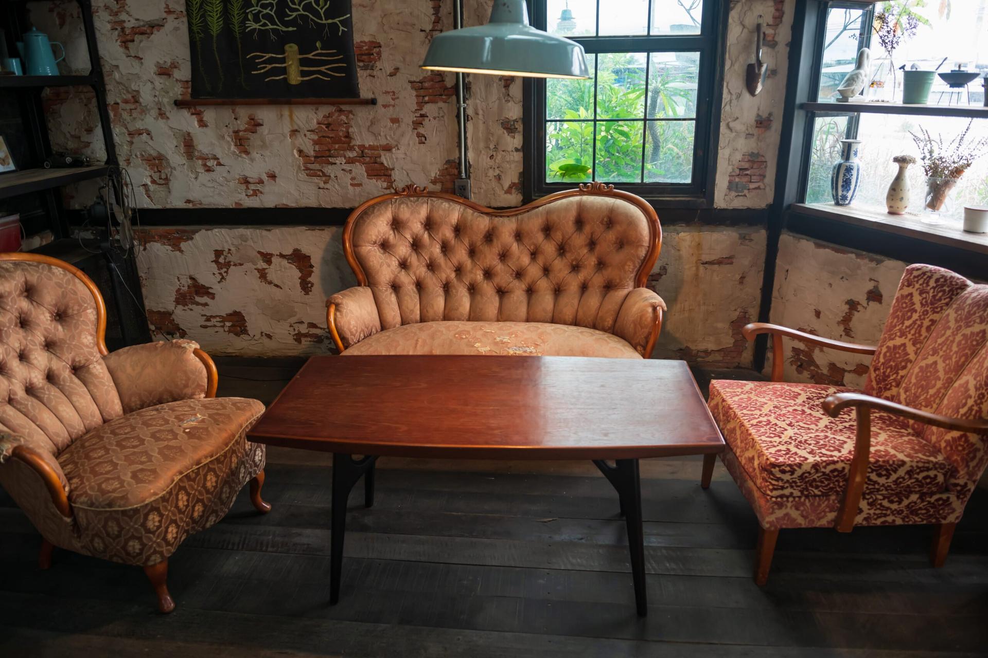 furnitur ketinggalan zaman