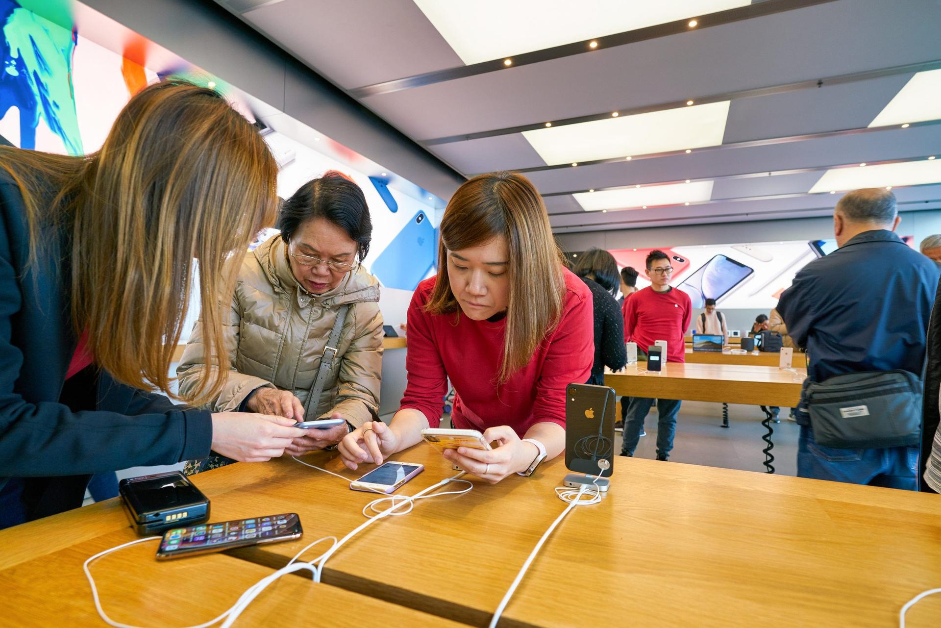 Penjualan iPhone di Cina Melonjak 23% di Awal 2026, Berlawanan dengan Tren Pasar