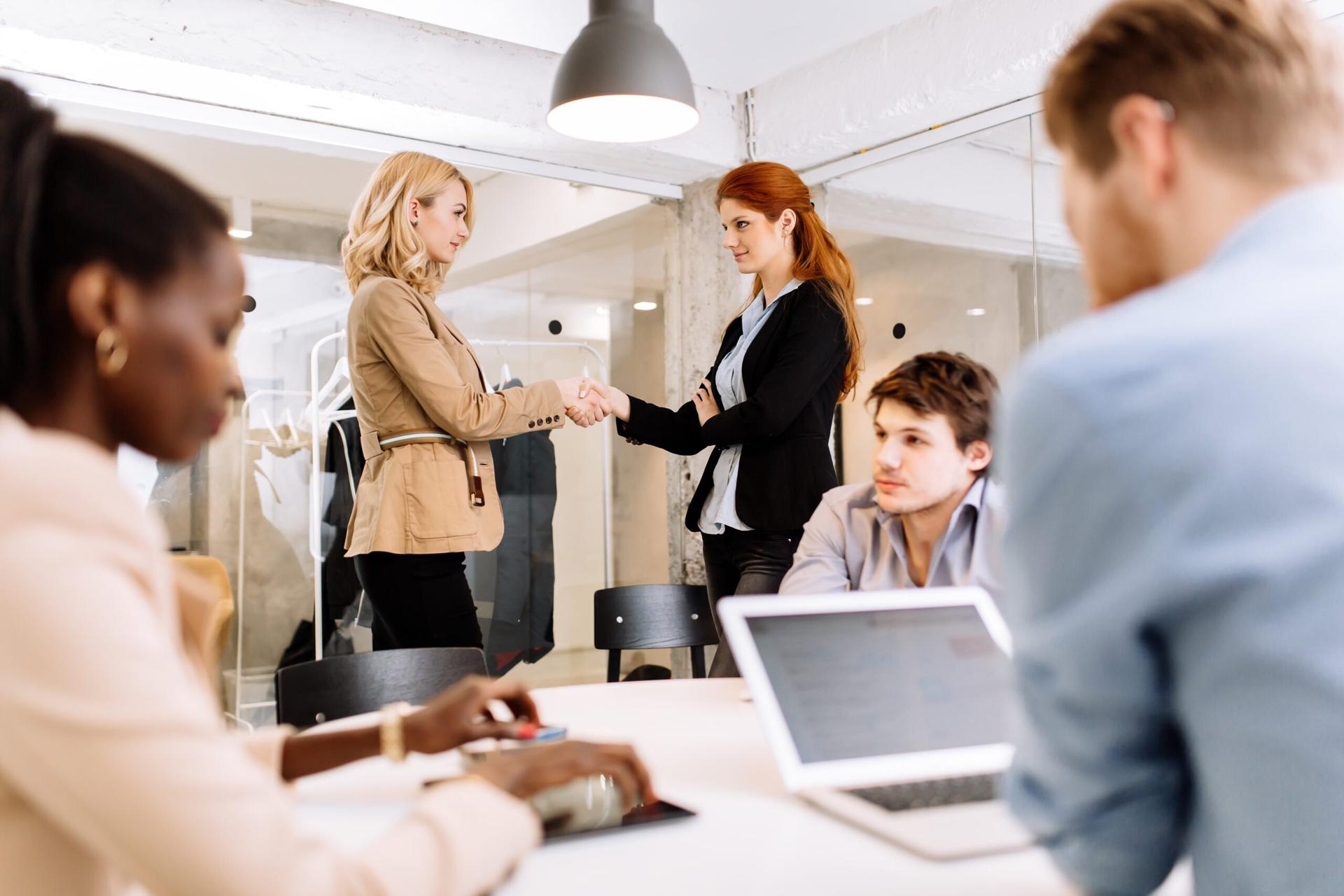kesan tempat kerja baru