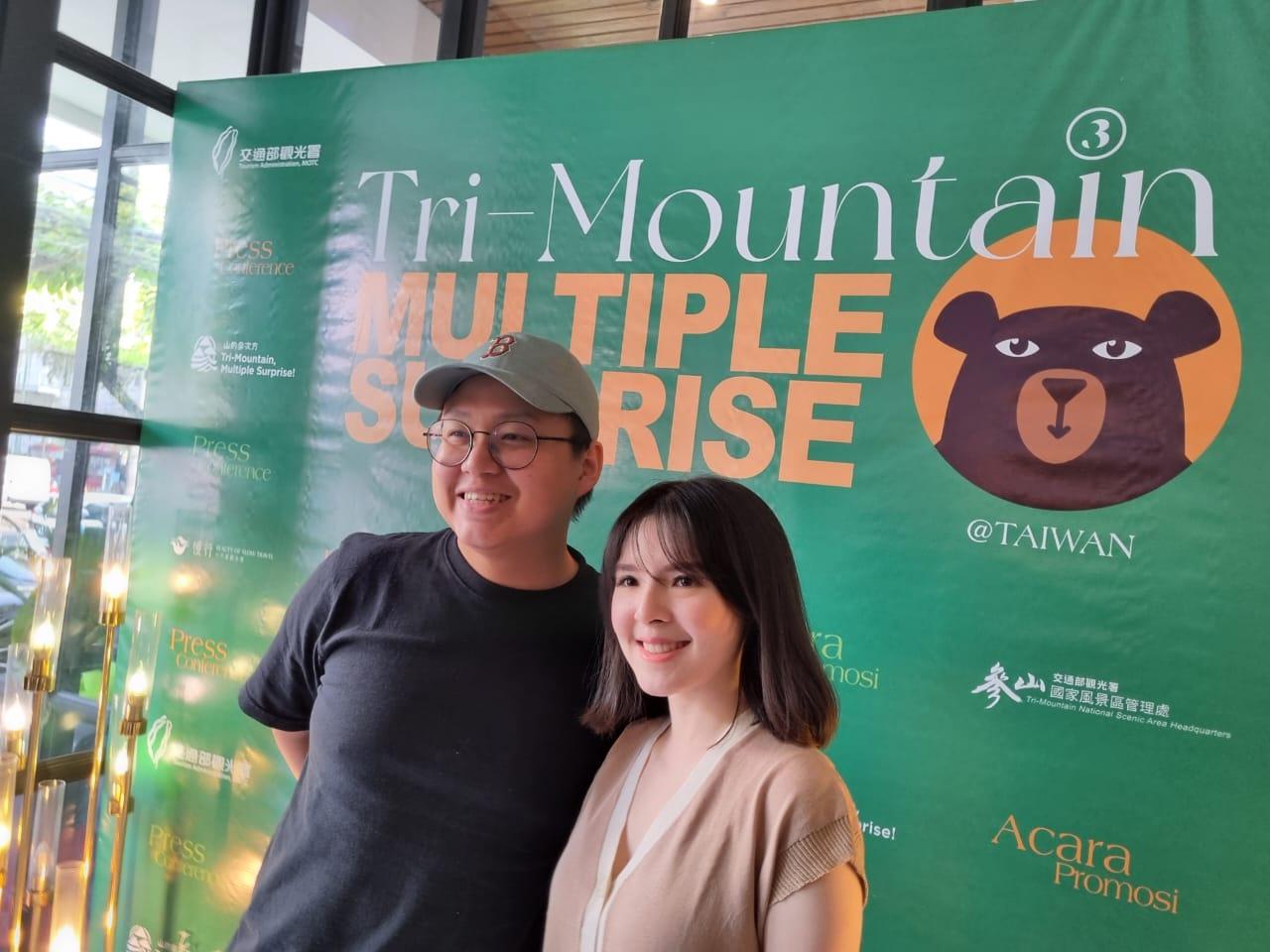 Ken dan Grat dalam acara promosi Tri-Mountain Taiwan
