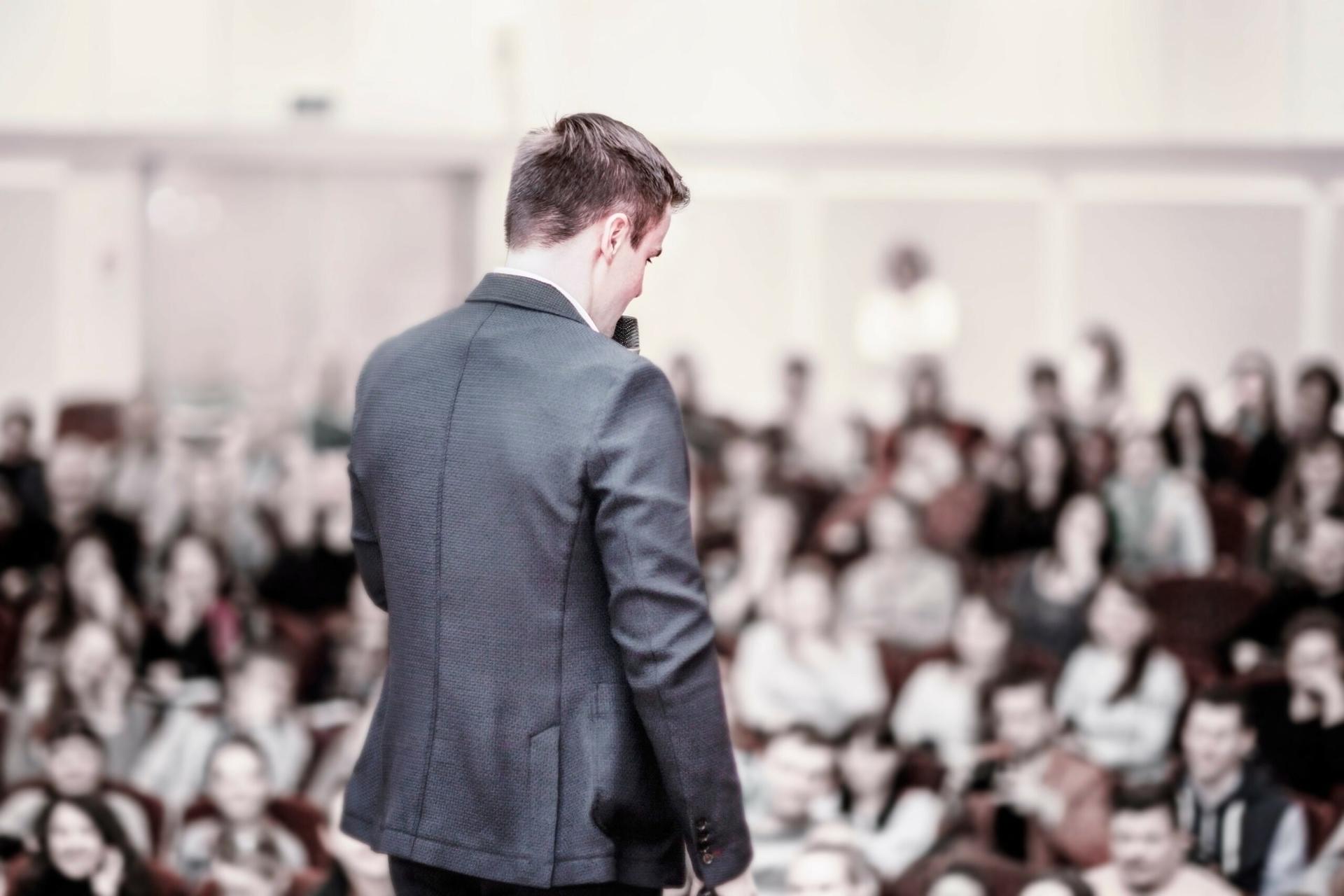 belepotan saat bicara