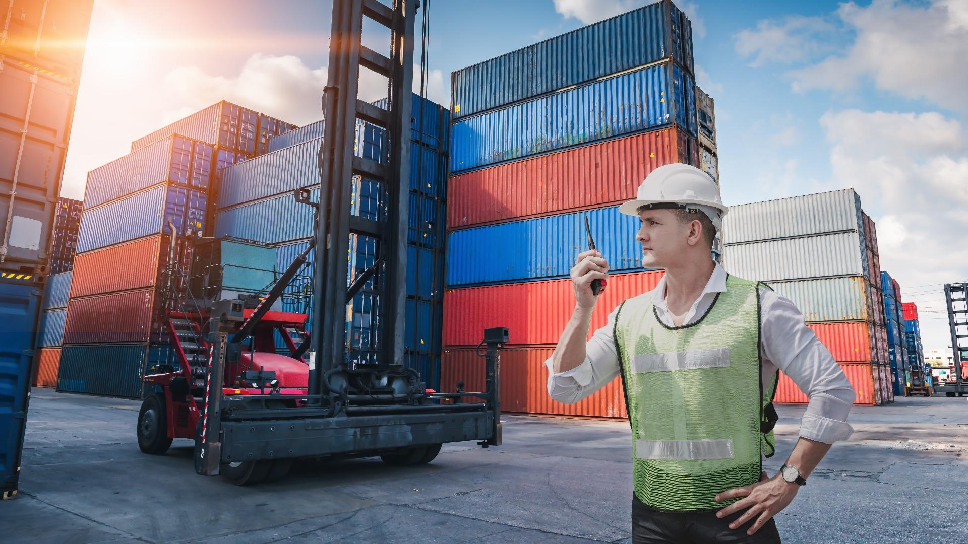 Petugas caraka adalah