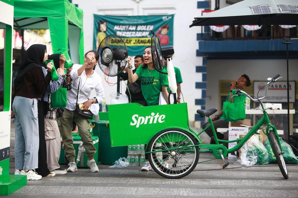 Usung Seasonal Marketing, SPRITE Bagikan 324.674 Produk ke Masyarakat
