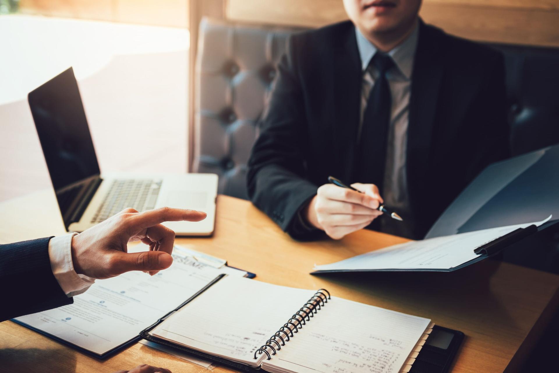 menguji pelamar kerja