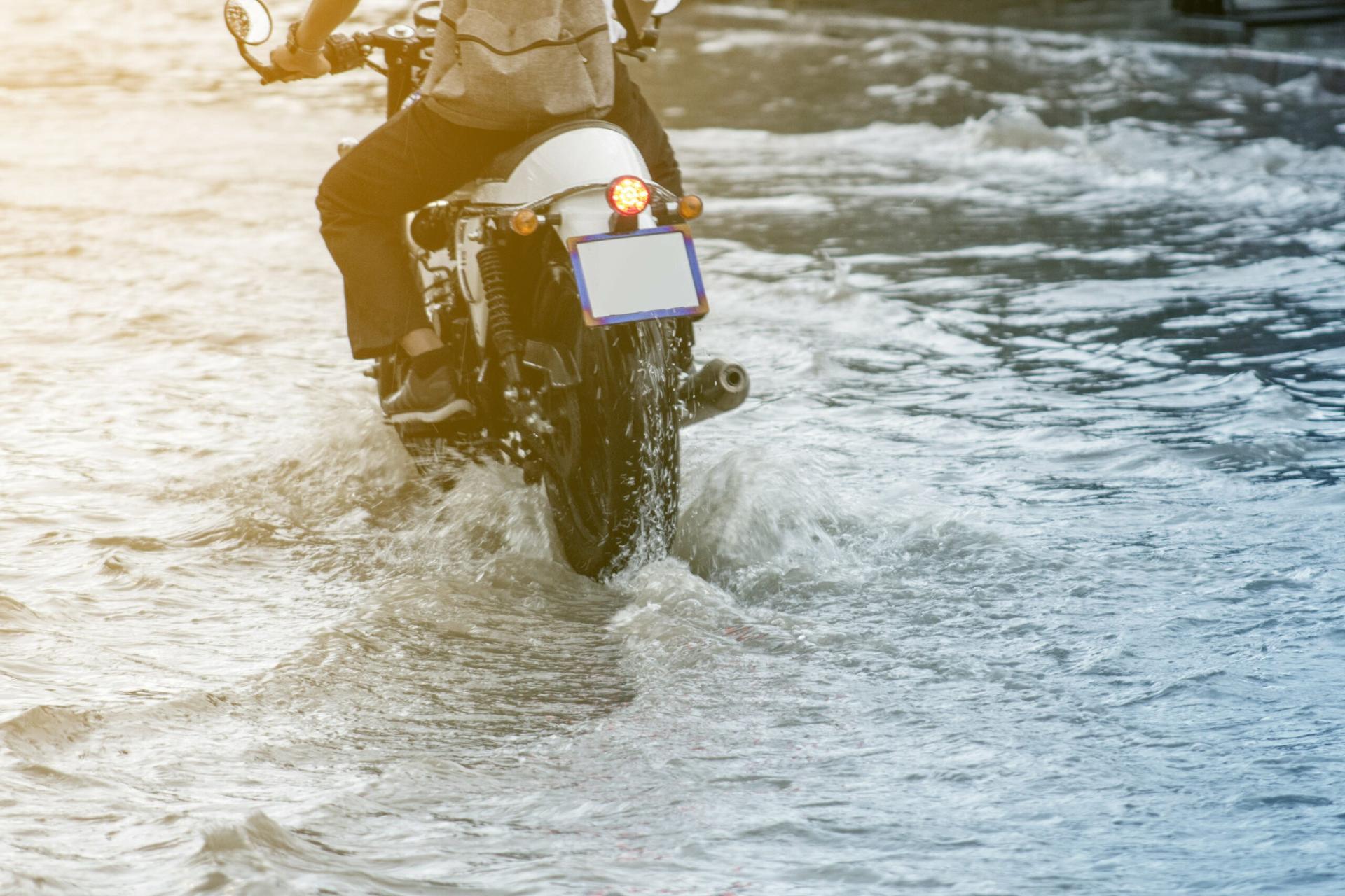 berkendara saat hujan