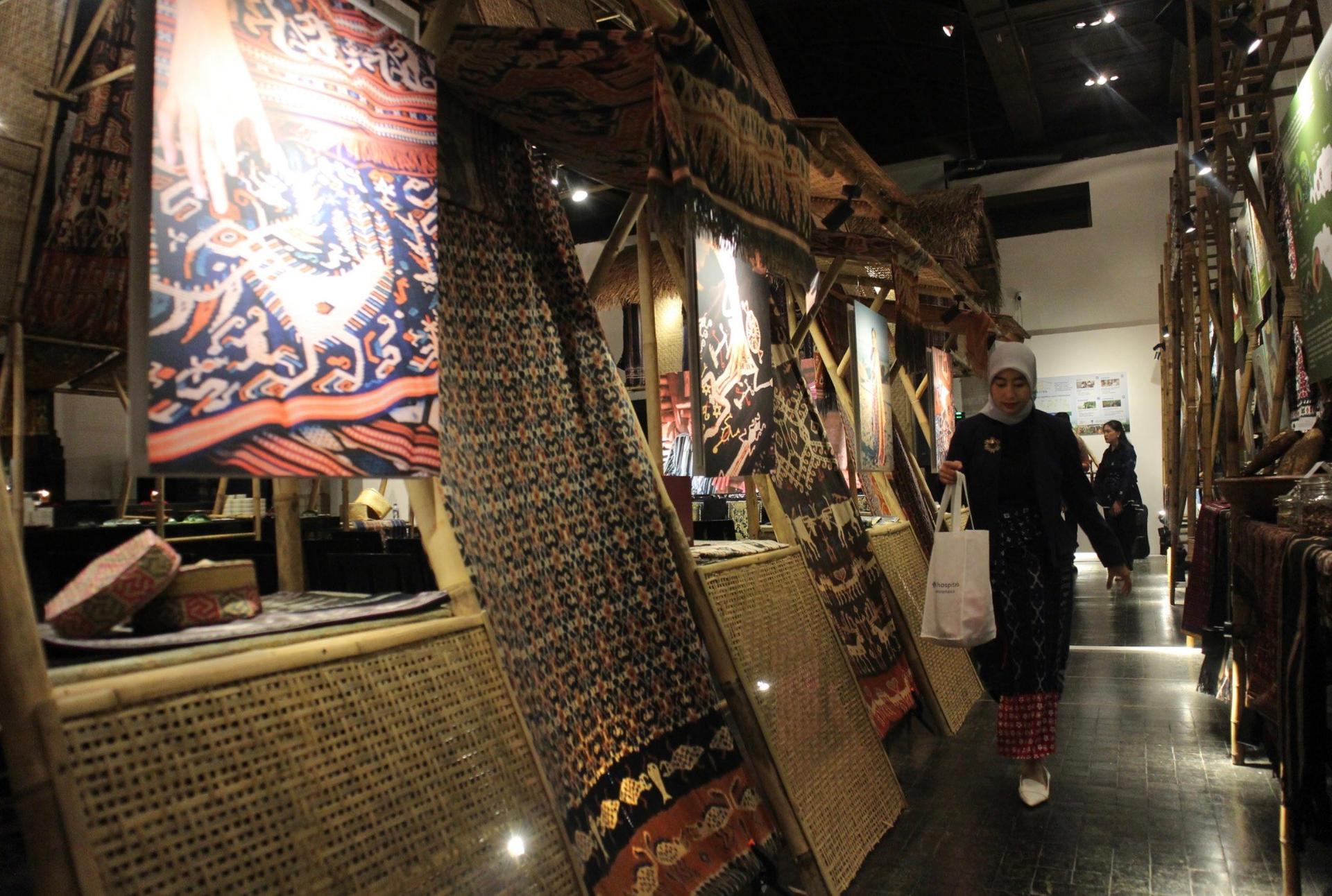 Weaving Wonders