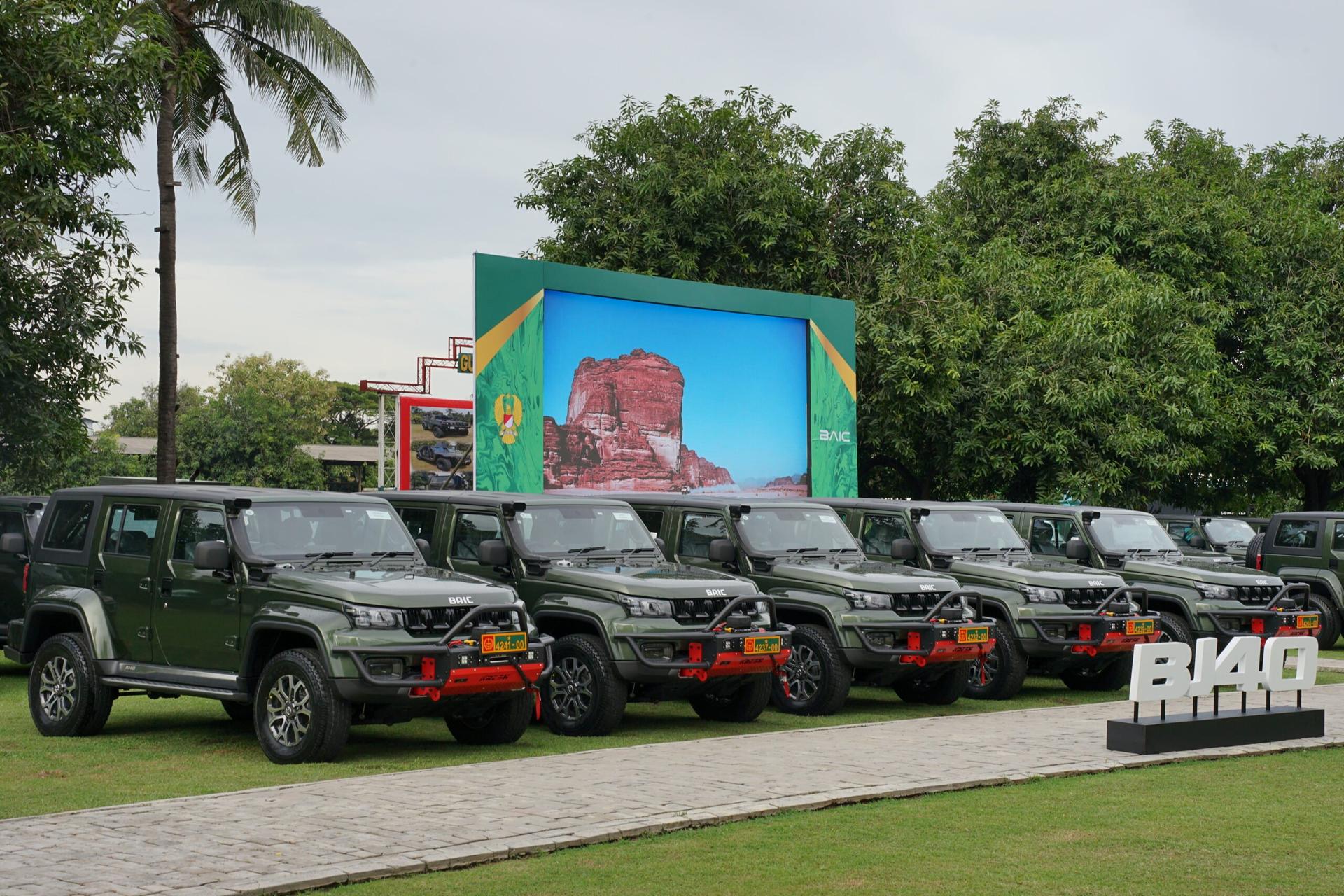 Perkuat Branding Sebagai All-Rounder Vehicle, BAIC Indonesia Serahkan BJ40 Plus ke TNI AD