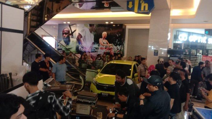 Kecelakaan Honda Brio di Mall