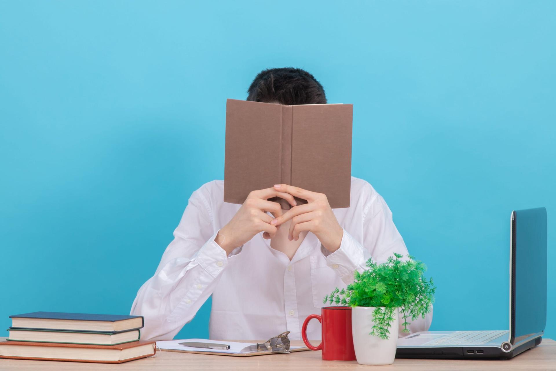 buku dunia kerja introvert