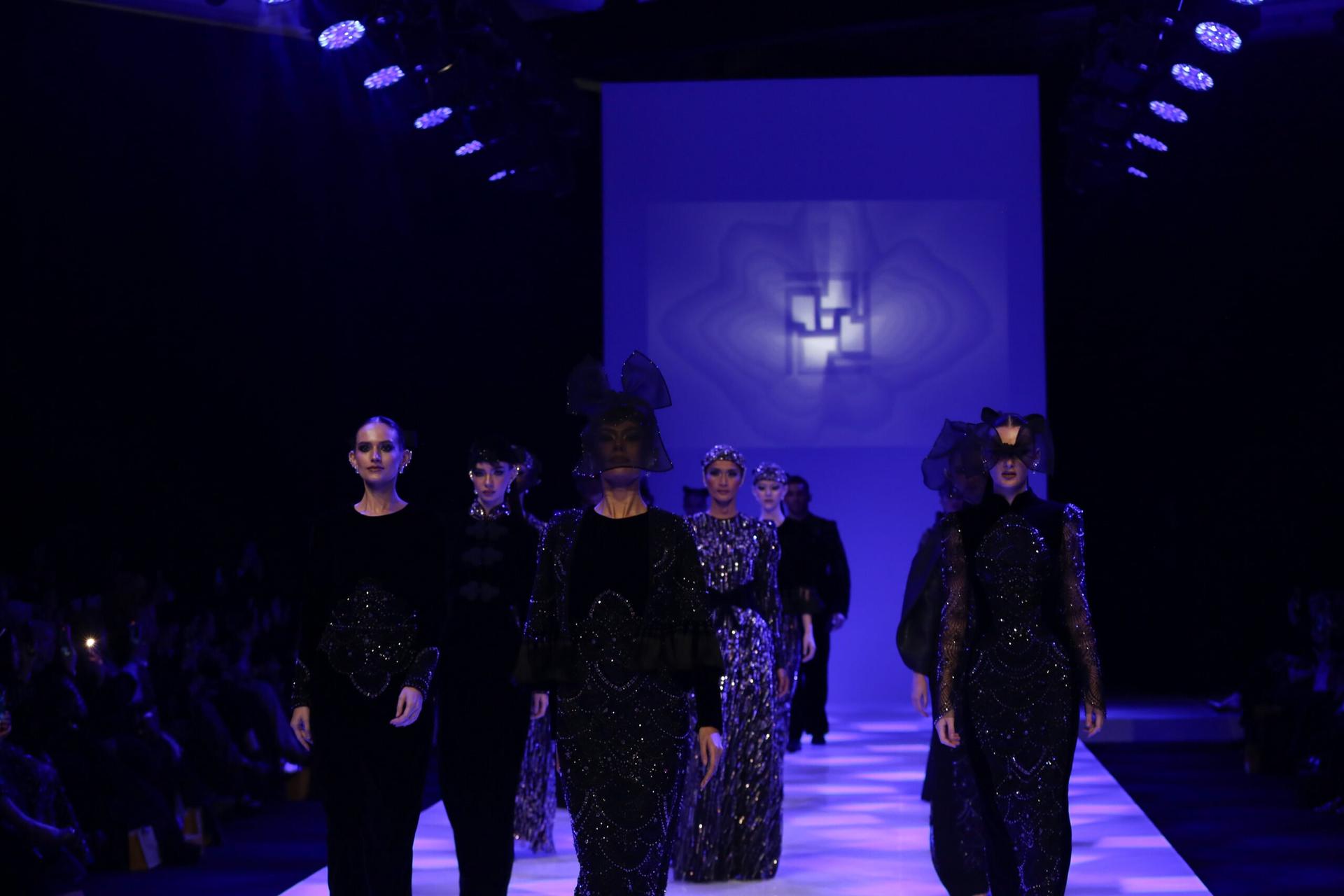 ivan gunawan divine light