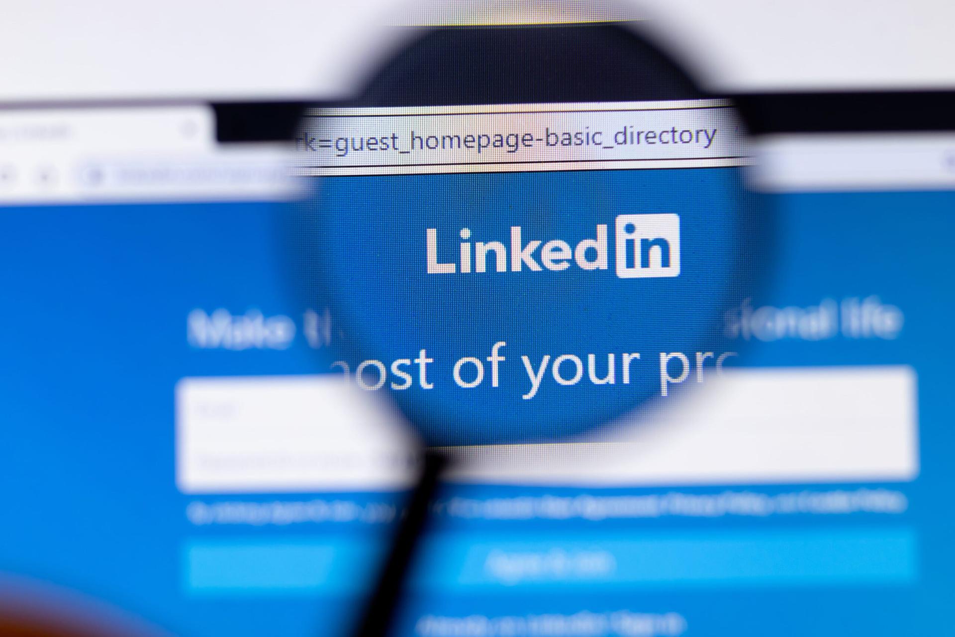 laporkan konten AI linkedin